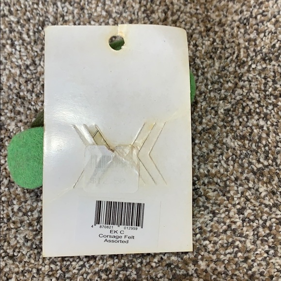 Felted wool pin/brooch corsage - Picture 4 of 4